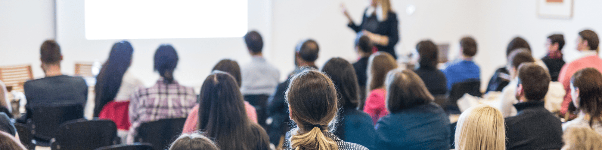 AI en ChatGPT training op Curaçao – een groep ondernemers volgt een interactieve AI-workshop.