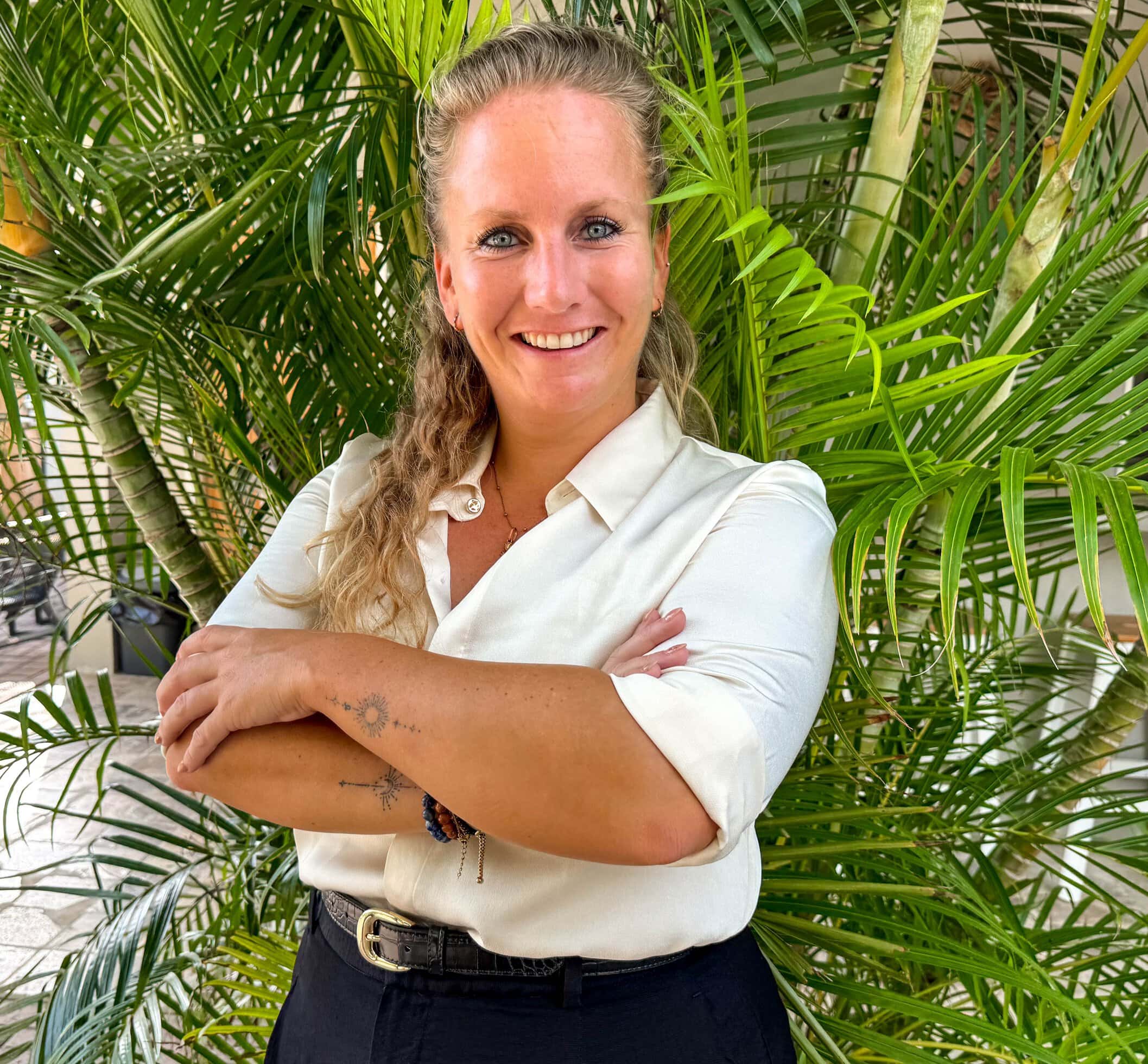 Robin Devid geeft uitleg tijdens een ChatGPT-workshop op Curaçao